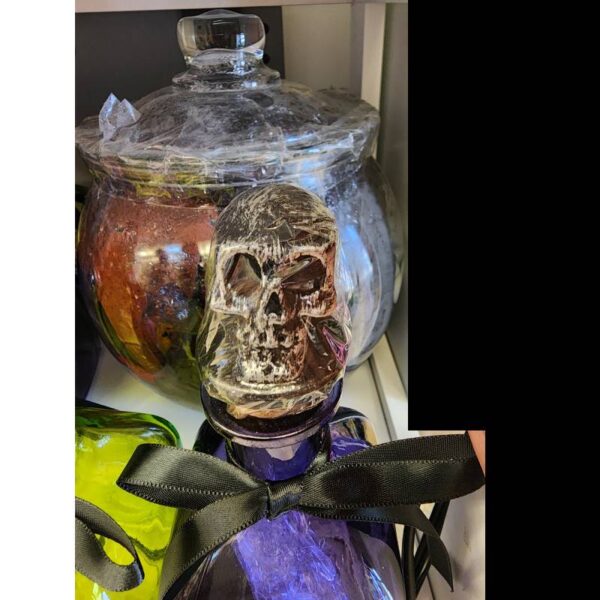 6.5" Glass Poison Bottle w Skull Stopper